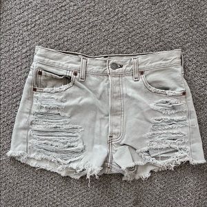 Vintage Levi’s Distressed Cutoff Denim Shorts Size 28